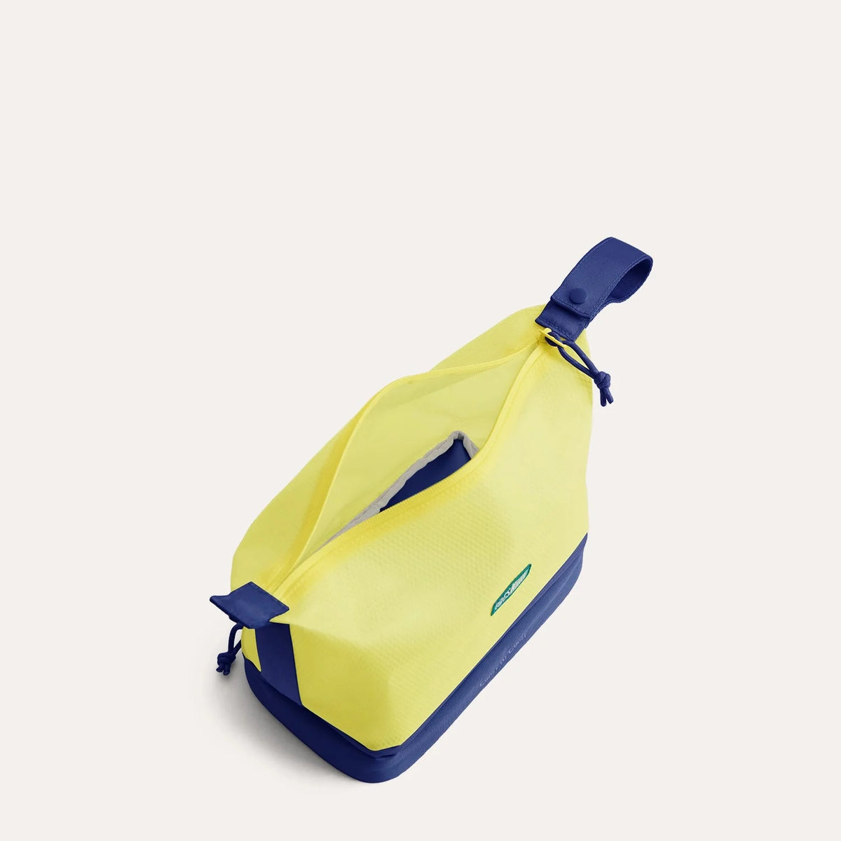 (FREE GIFT)Coast Toiletry Bag