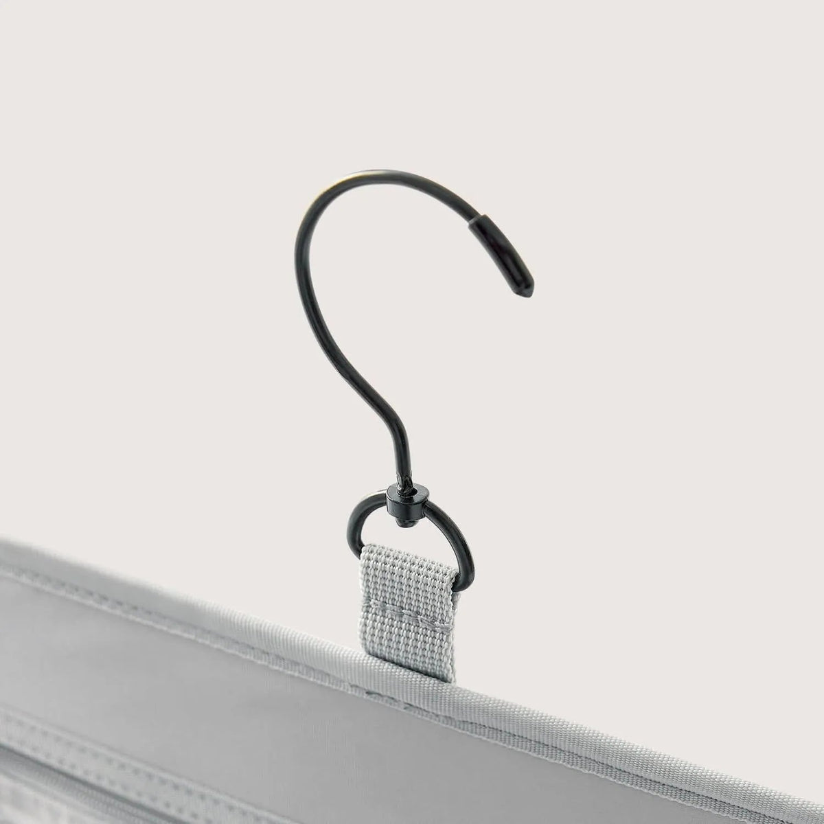 (FREE GIFT) Paz Hanging Toiletry Bag