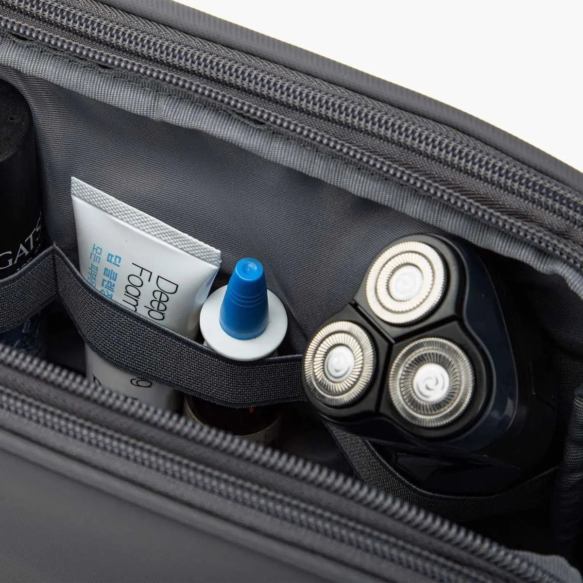 (FREE GIFT) On-road Toiletry Bag